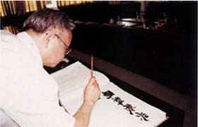 巢纪平-2.jpg (13633 bytes)